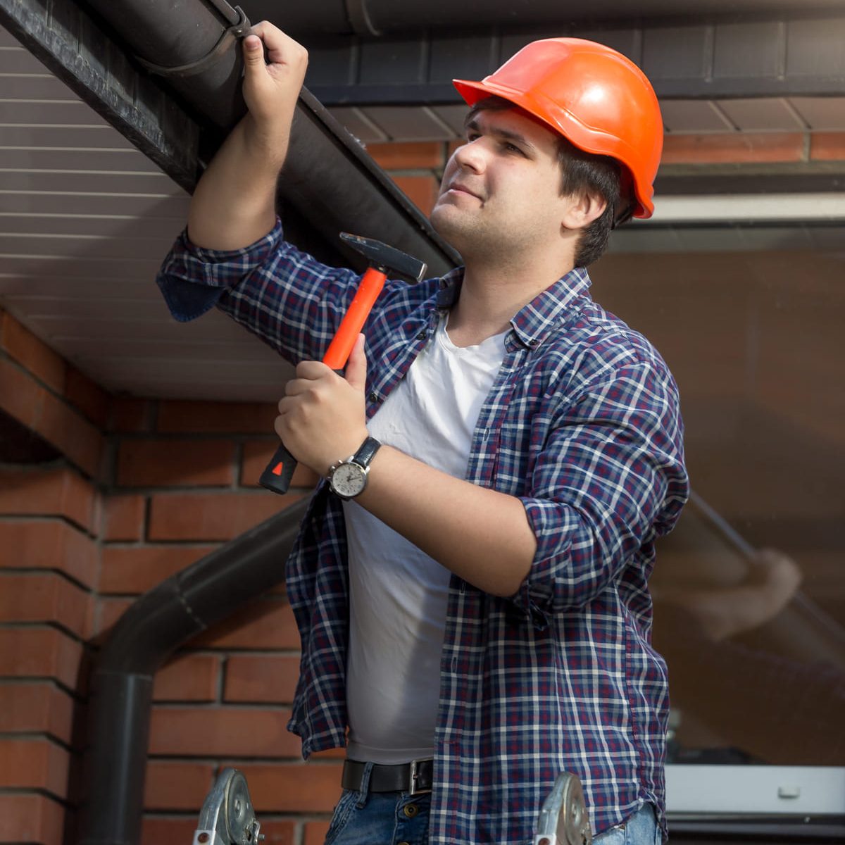 portrait-of-carpenter-in-hardhat-examining-house-r-2021-12-09-17-34-22-utc